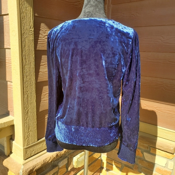 WHBM Crushed Velvet V-Neck Women's Blouse Size Medium Twilight Blue EUC - Picture 11 of 16